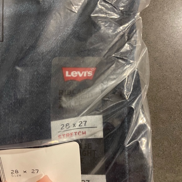 Levi Woman’s Ribcage Jean 28 waist never worn and still in original packaging - Picture 2 of 4